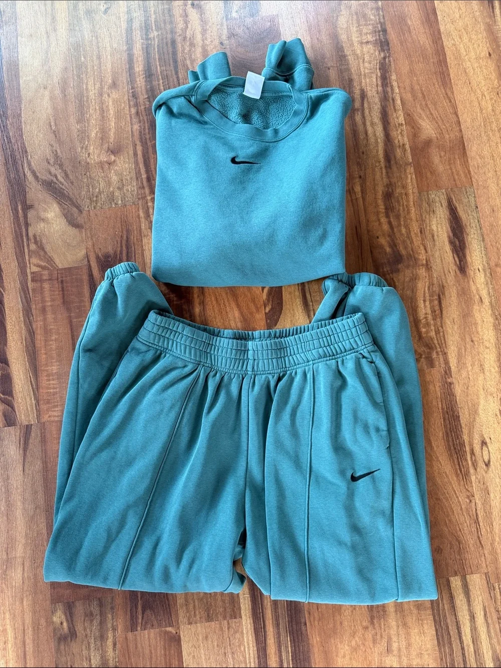 Nike Teal Green Pullover Hoodie and Joggers Set - Picture 1 of 9